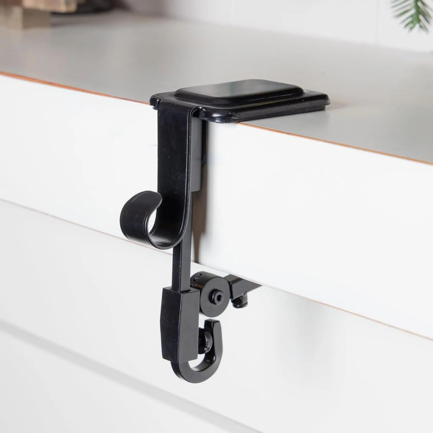 Adjustable Fireplace Stocking and Garland Hanger Set – Secure, Easy-Install Holiday Decor Display